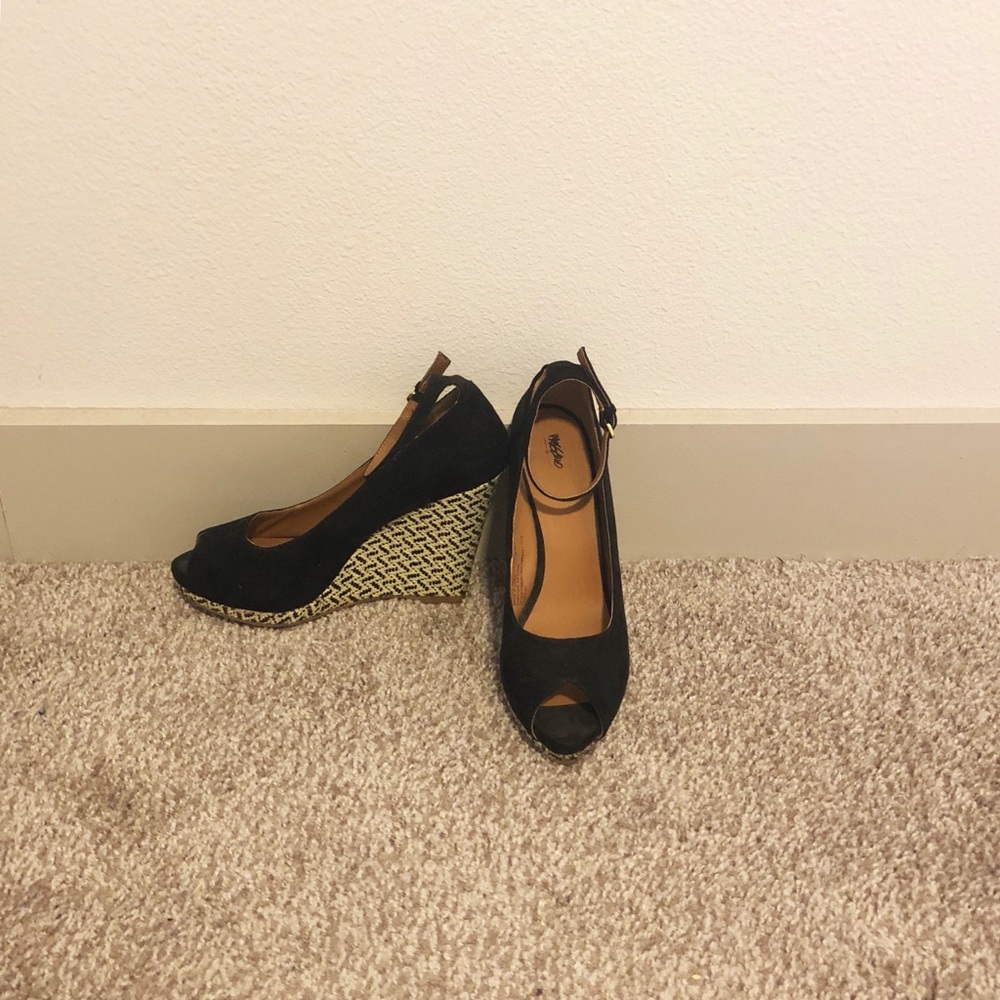 Mossimo wedges with a black/white detailed wedge